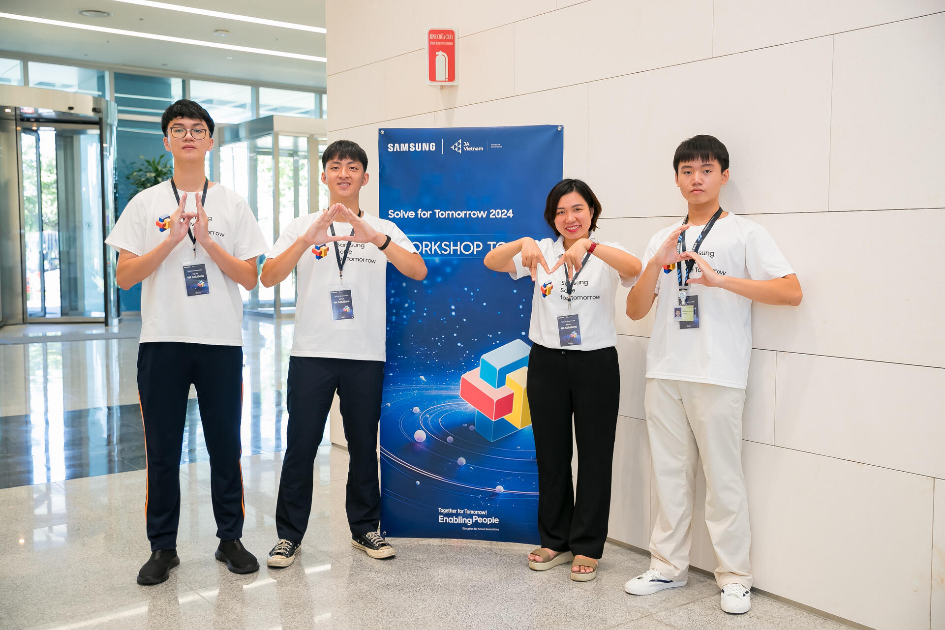 “Soi” dự án từ top 40 Solve for Tomorrow 2024: Khó tin rằng tác giả toàn là học sinh!