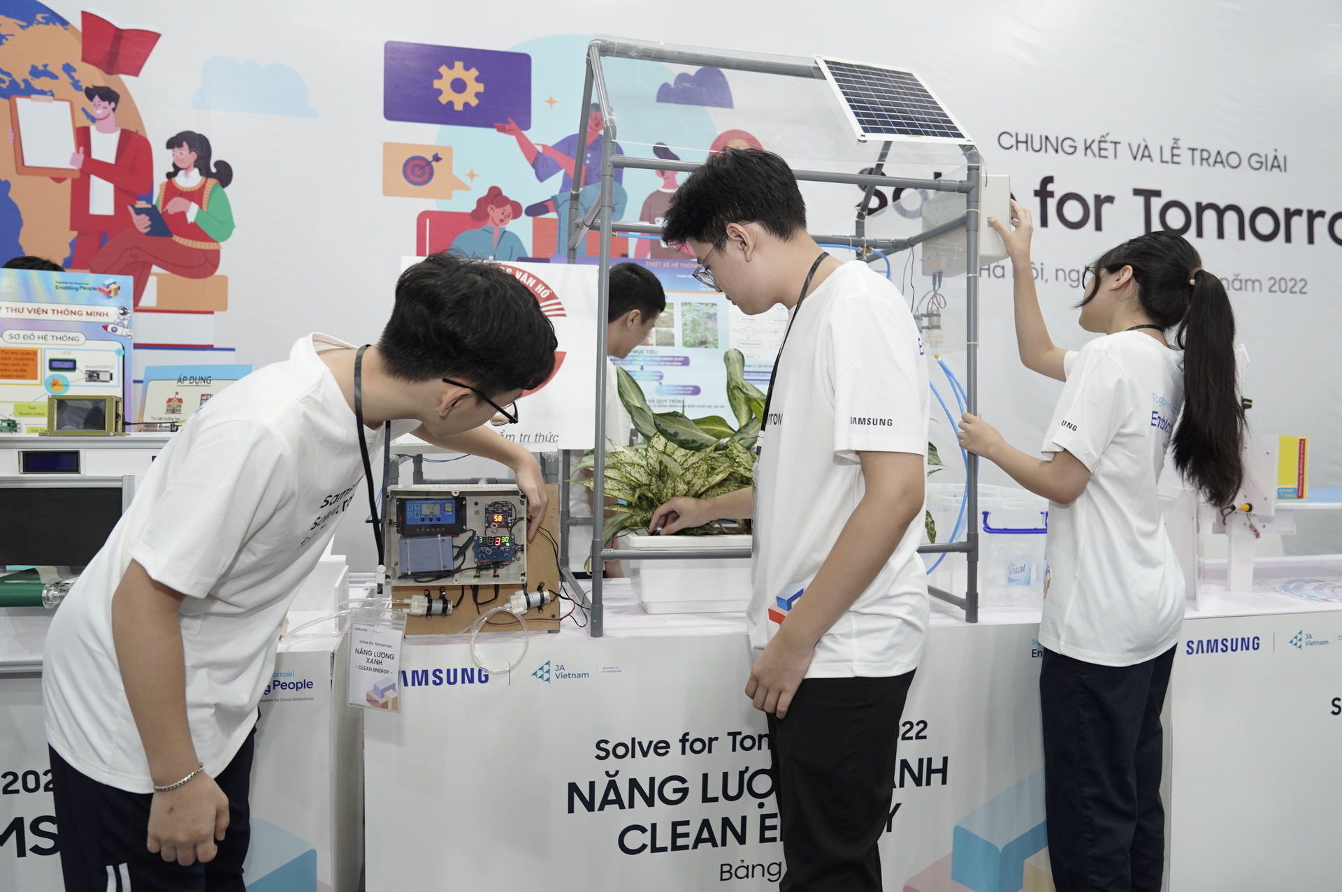 Bật mí những "bí kíp" chinh phục sân chơi Solve for Tomorrow 2023