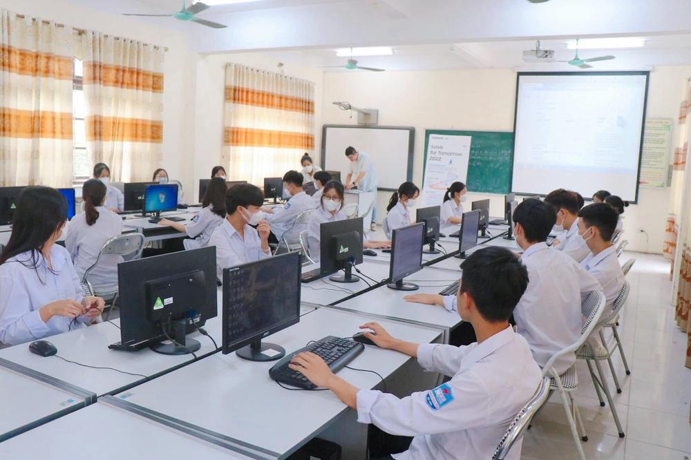 Hành trình trải nghiệm kiến thức công nghệ cùng Solve for Tomorrow đã khởi động