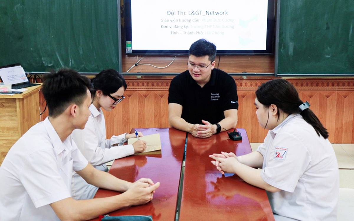 Solve For Tomorrow 2022: Đột nhập một buổi hướng dẫn của chuyên gia dành cho những mầm non công nghệ